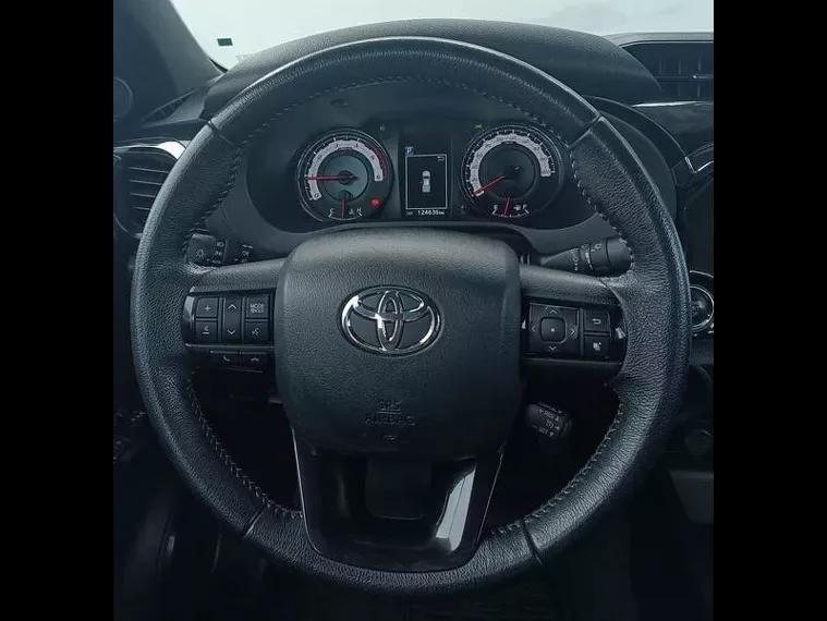 Toyota Hilux Branco 10