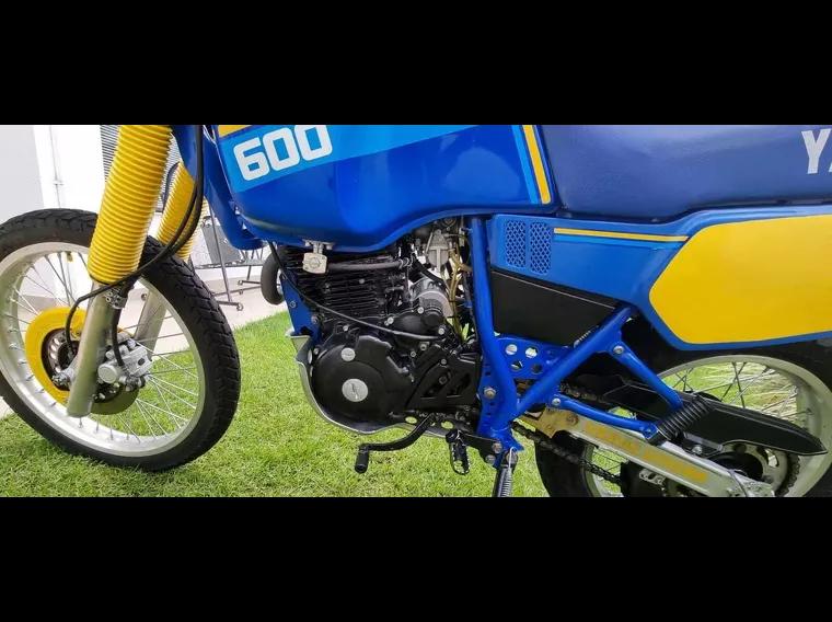 Yamaha XT 600 Azul 15