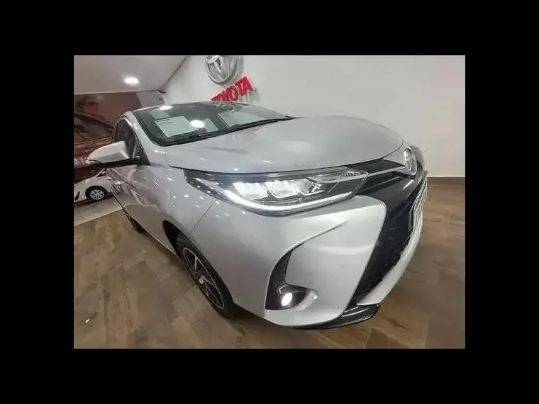 Toyota Yaris Prata 3