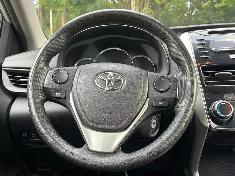 Toyota Yaris Prata 10