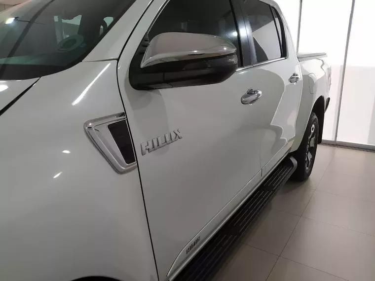 Toyota Hilux Branco 8