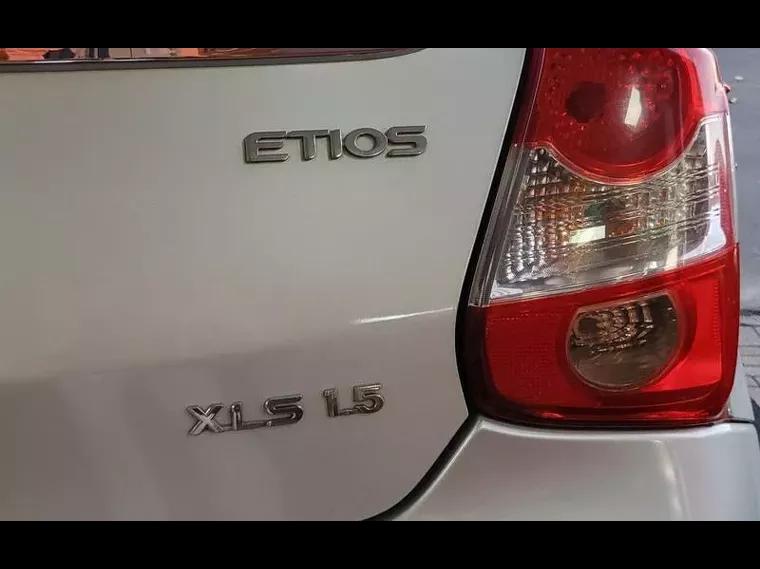 Toyota Etios Prata 7
