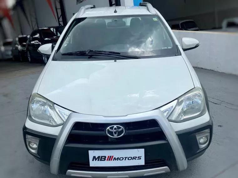 Toyota Etios Cross Branco 2