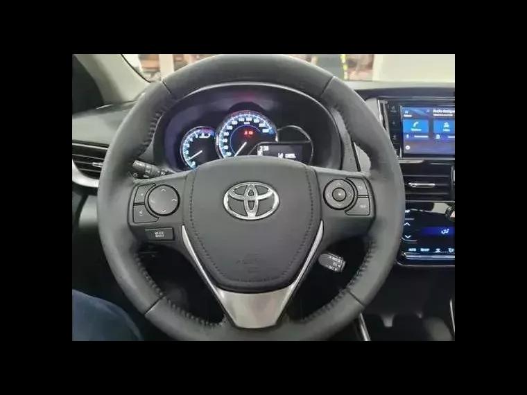 Toyota Yaris Prata 8