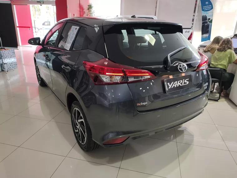 Toyota Yaris Cinza 2