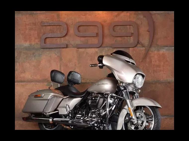 Harley-Davidson Street Glide Cinza 1