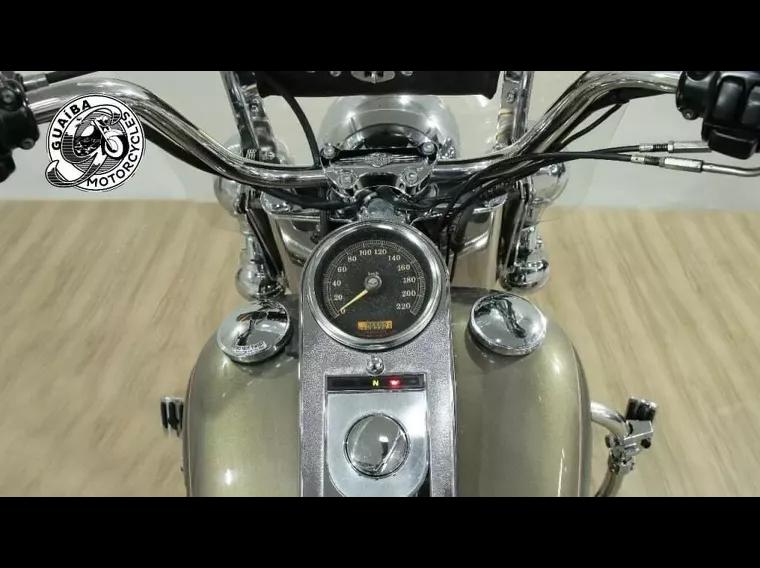 Harley-Davidson Heritage Dourado 6