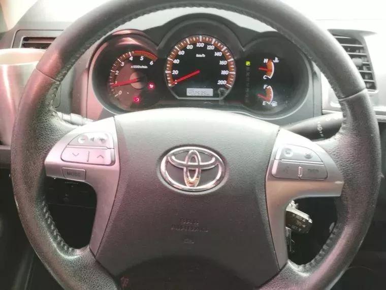 Toyota Hilux Prata 11