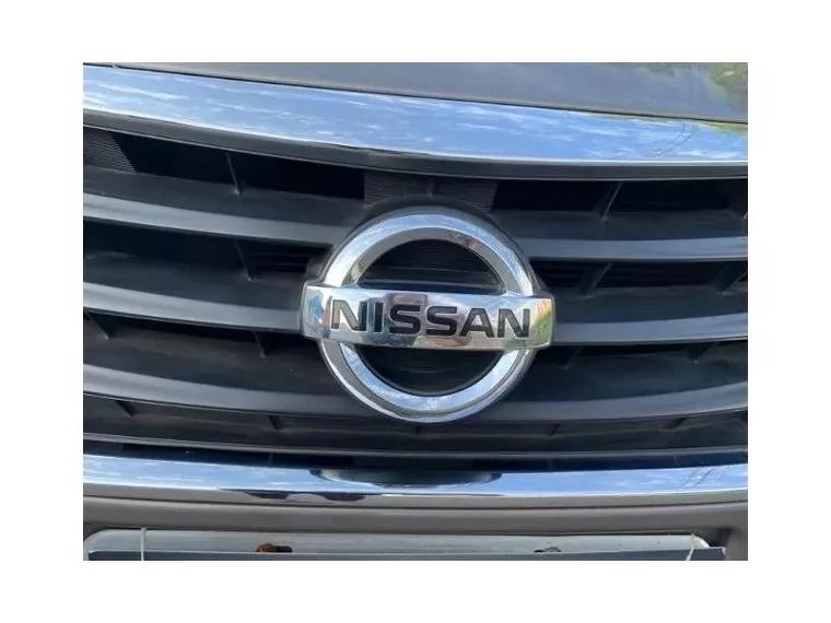 Nissan Versa Cinza 9