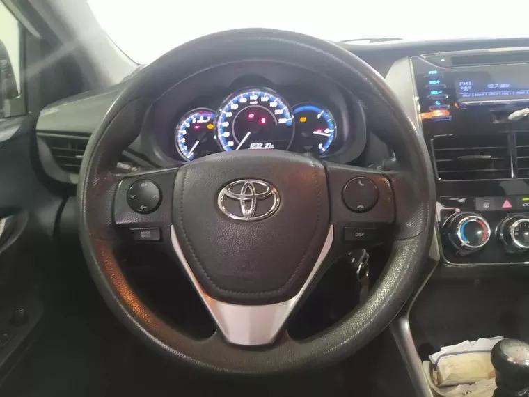 Toyota Yaris Branco 10