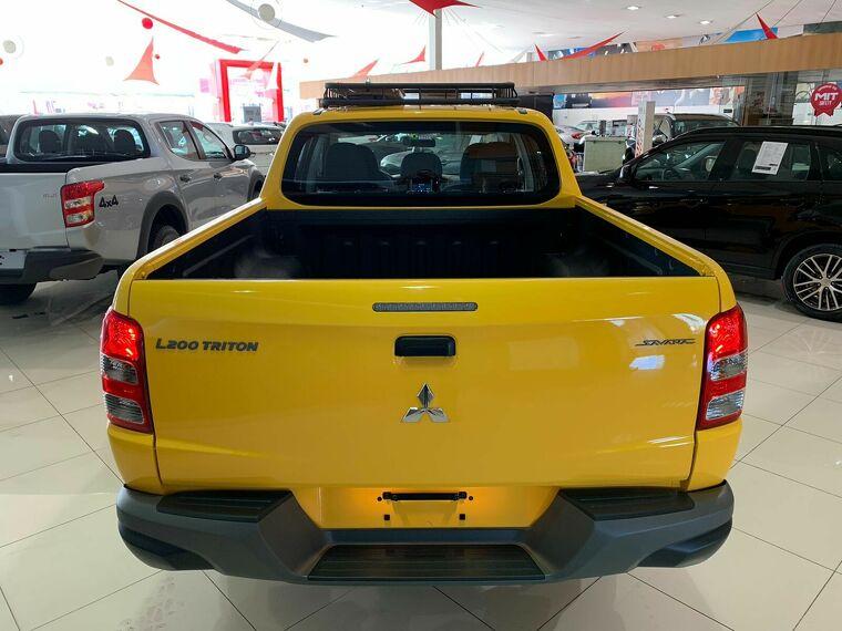 Mitsubishi L200 Triton Amarelo 5