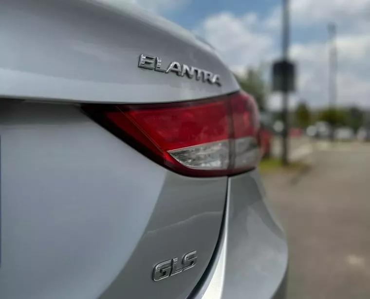 Hyundai Elantra Prata 9