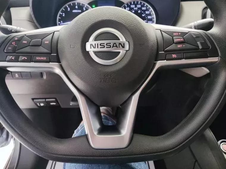 Nissan Versa Cinza 9