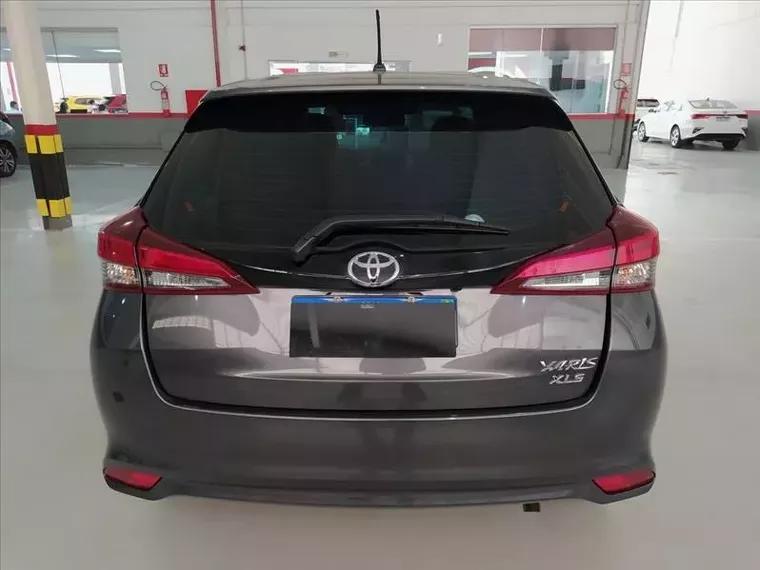 Toyota Yaris Cinza 5