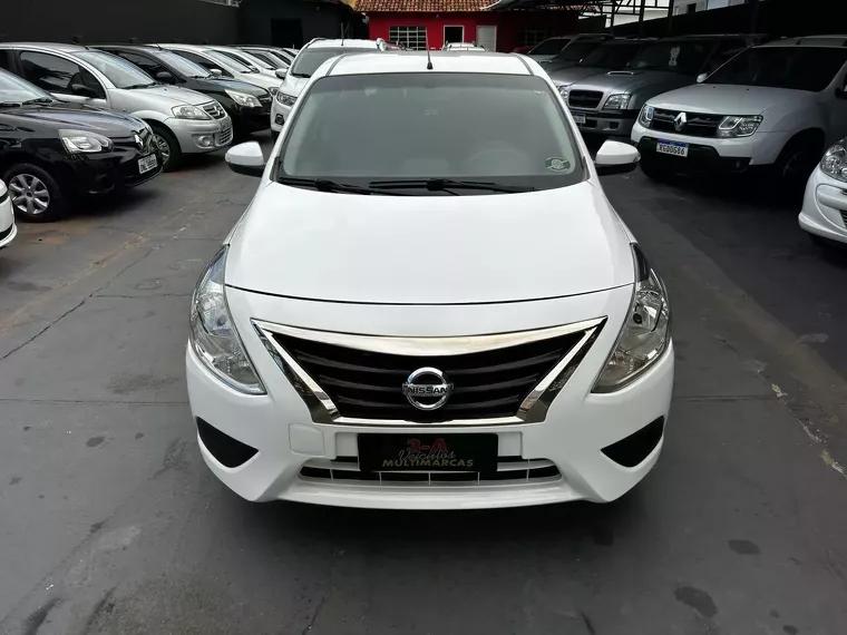 Nissan Versa Branco 3