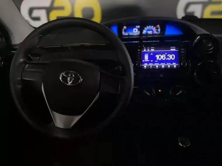 Toyota Etios Prata 18