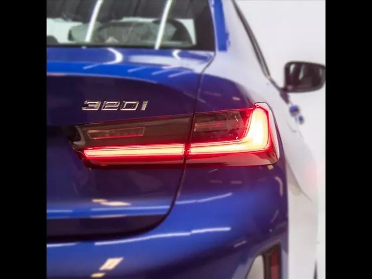 BMW 320i Azul 13