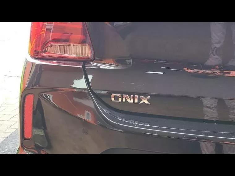 Chevrolet Onix Preto 7