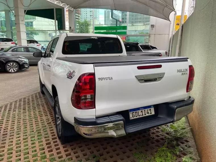 Toyota Hilux Branco 4