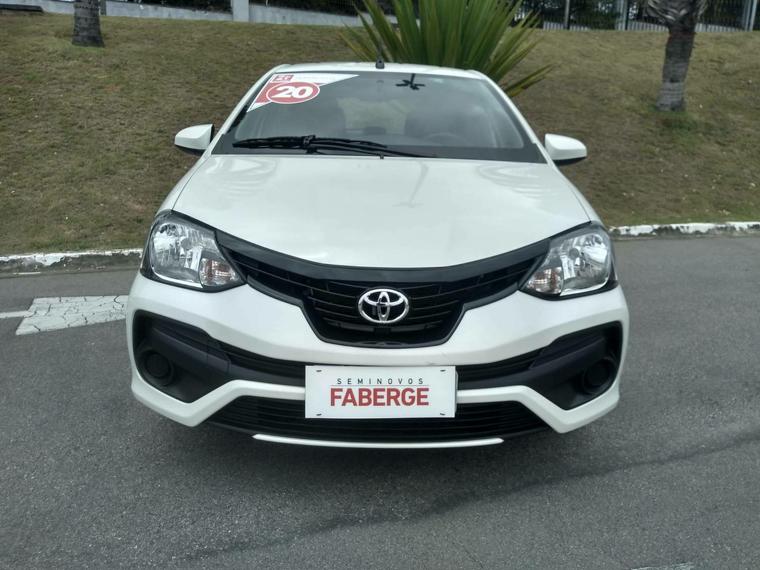 Toyota Etios Branco 2
