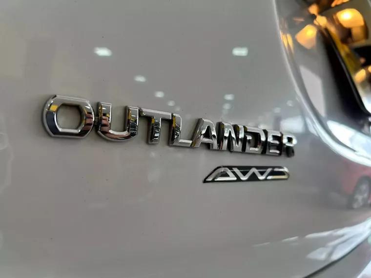 Mitsubishi Outlander Branco 10