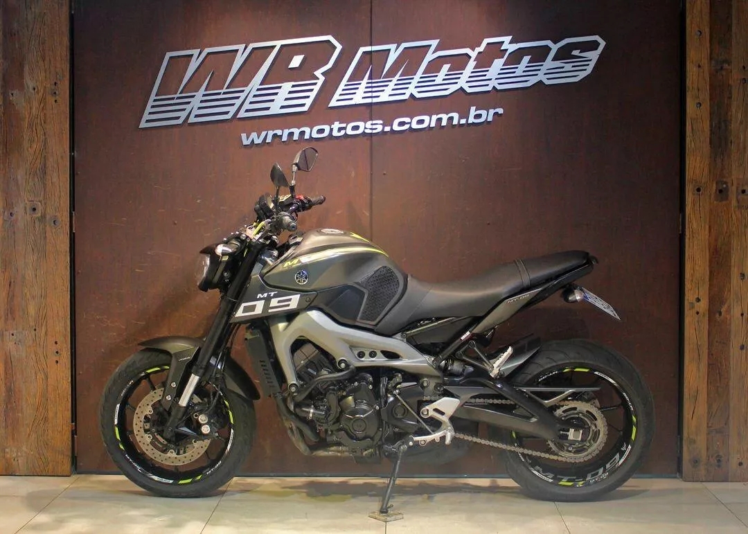 Yamaha MT-09 Cinza 2